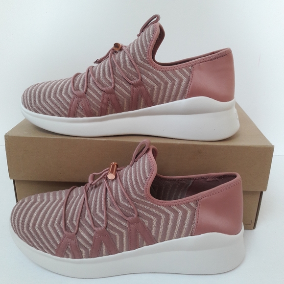 ugg kinney metallic sneaker